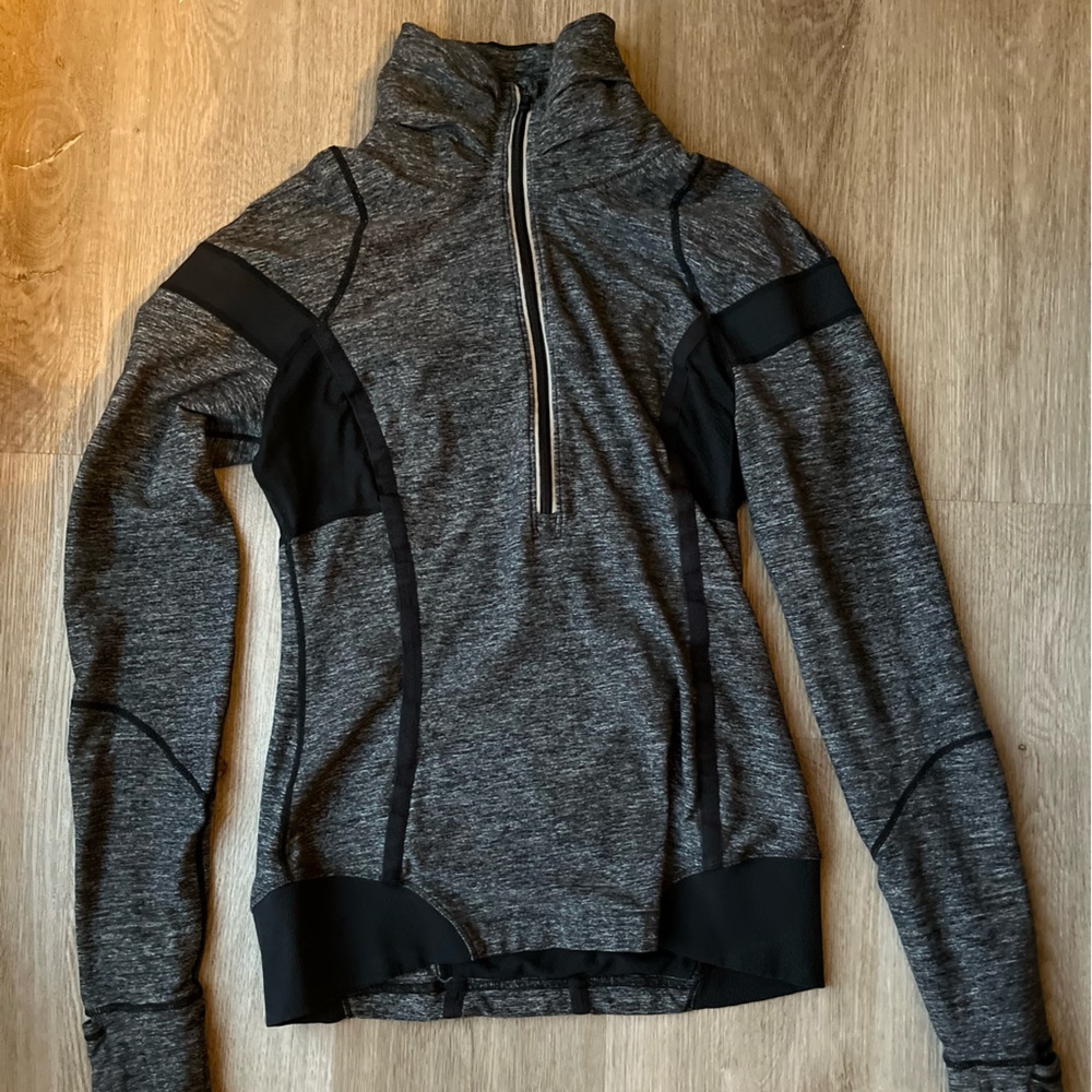 Lululemon grey 1/2 zip pullover size 8